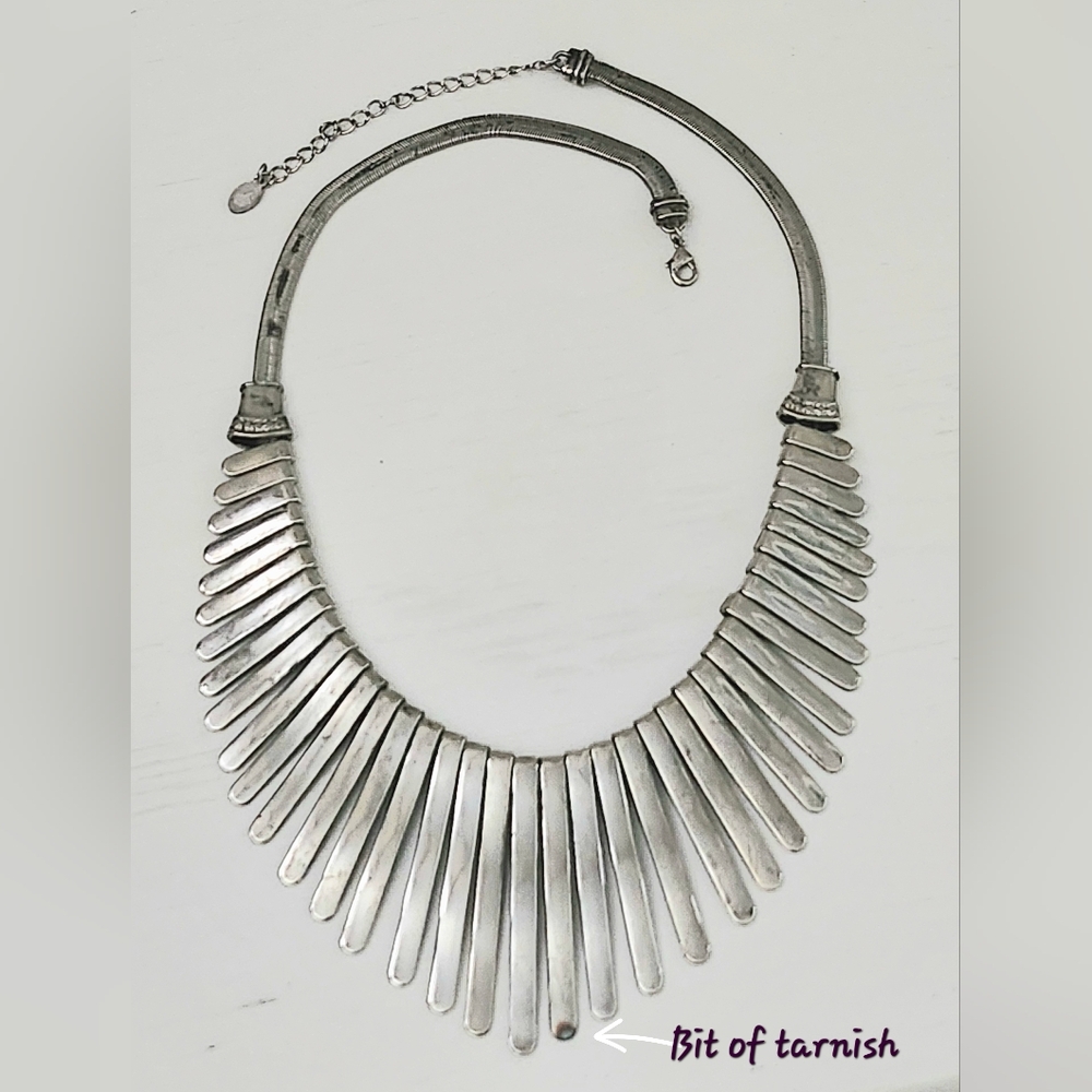 Simple Statement Necklace - Picture 2 of 4